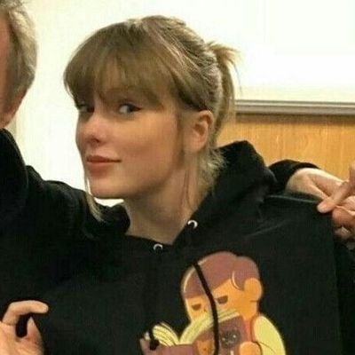 amyspamp's profile picture. só reclamo de mim e da minha vida👍                                                                     (she/her)