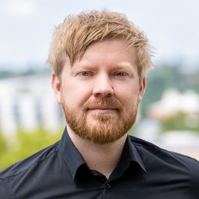 LSmelik's profile picture. @TMI_CZ a pak už není čas....