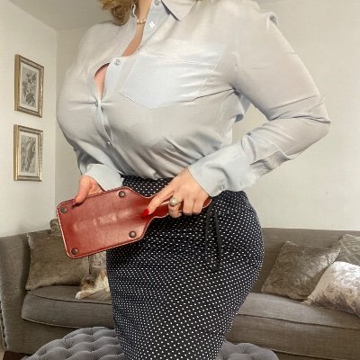 British Nylon Goddess aka Miss Harriet.
Pro Femme Fatale ♥️
WhatsApp Enquiries: +44 7581706460