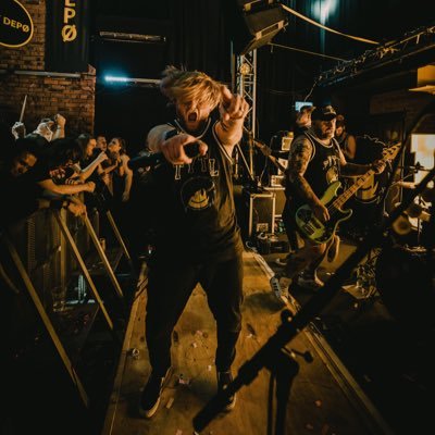 SamOneOut's profile picture. Vocalist for Ten Years Too Late - bringing Emo back Snapchat-Cuddycx1 BS4/5/6 🤑