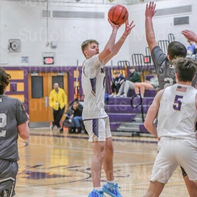 6’4 PG 🏀 Sayville High School ‘25 11 PPG 10APG All League