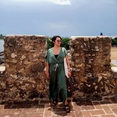 EriKnela's profile picture. Trabajadora Social que empezó a amar la microhistoria y perseguir los indicios 🤓