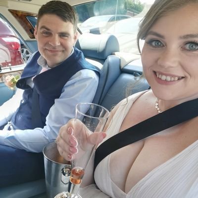 CariAngharad's profile picture. 