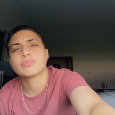 pahina_m's profile picture. just a lesbian tryna figure it out
