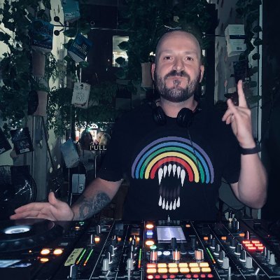 snikchnz's profile picture. 🥝 Engineer @ Groq 🚀