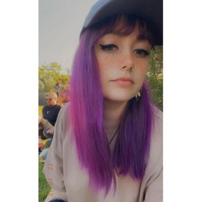 molsgotcats's profile picture. cats & hating myself