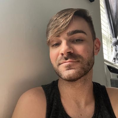 Your friendly, yet irritated neighborhood flight attendant. 29.  He / Him. NYC Based.