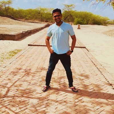 RoxyShinde's profile picture. Mention any of your top achievements and relevant work experiences.