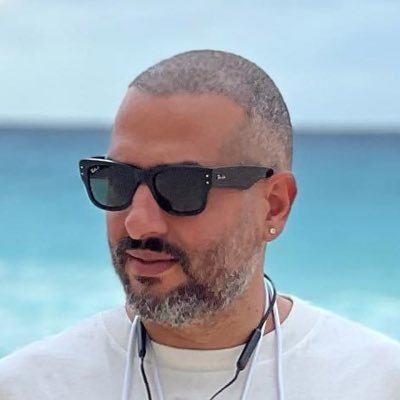 CEO de #Média, agence de marketing. CEO de Hangout Restaurant. CEO des Garderies LPM. Diplômé de l'École Polytechnique de Montréal.
