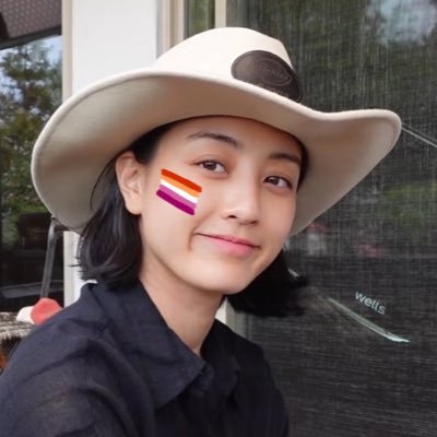 najeonghyos's profile picture. put the cowboy hat on jihyo