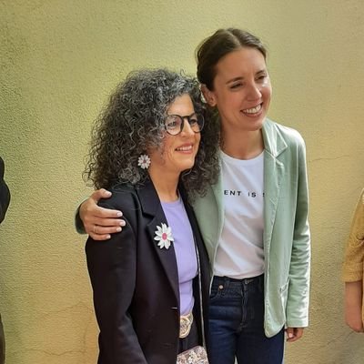 Feminista, republicana y por mi familia. Activista incansable por lo que considero de justicia.