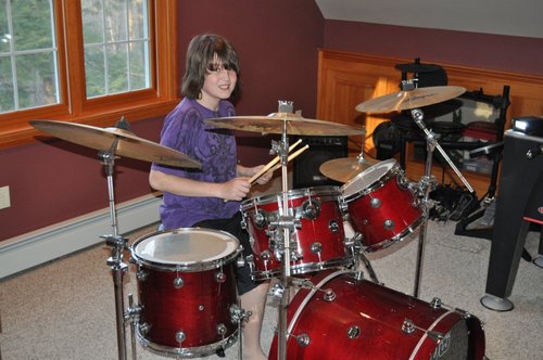 Hellos there my name's Evan. I'm an ordinary kid but at the same time I'm not :D I like sports, play drums, and that's all you really need to know.