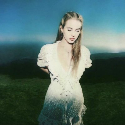 eviweyk's profile picture. lana is a queen