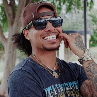UTSA T&F Alumni ‘19 …#254(H49D)/#210……………. …… 2018 C-USA 400m Champion 🥇 |……………………….. Tattoo Apprentice/ tattoo artist 👨🏽🎨💉✍🏽