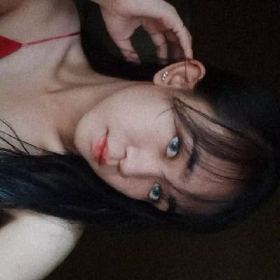 Gilliancrz_'s profile picture. Muffled sobs and misery.