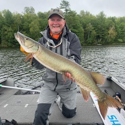 Former AE at TDS Telecommunications LLC. Enjoy-Bowling, Golf, Politics, UW Sports, Brewers, Packers Bucks, Family, Music & Travel-Avid Musky Fisherman!