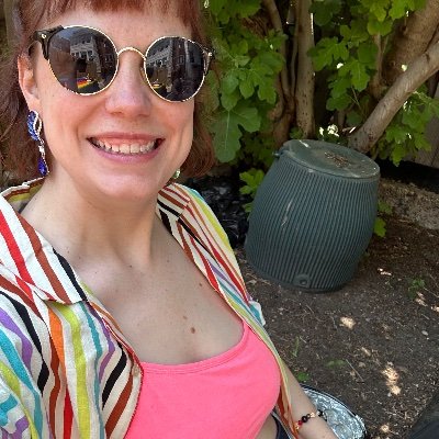 alygines's profile picture. Beyoncé, books, baked goods. All views are my own. She/her.