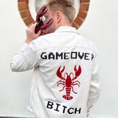 breadisdeadnow's profile picture. let me die dignified and deep fried