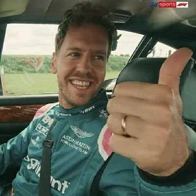 larryxoxo28's profile picture. 