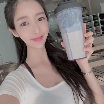 KimYeonHee19930's profile picture. 人の人生は波乱ニ満ちテいますガ、私たちは自分の力で运命を変える必要ガあります。
