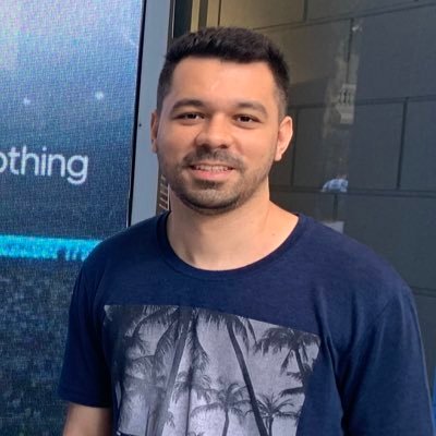 30. Cinéfilo. Medicina. @VascodaGama e @ChelseaFC. Sócio Proprietário do @VascodaGama.