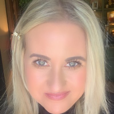 elclibrarygirl's profile picture. 