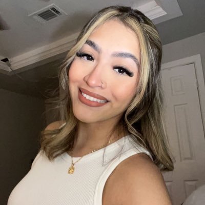 kaylafflores Profile Picture