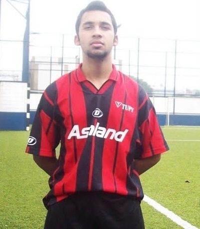 Um estudante, Atleta, gosto de esportes.. Sou extrovertido, brincalhão, amigo etc. Frequento alguns programas de TV nas horas vagas, para saber mais de Follow..