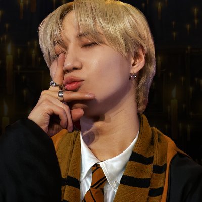 태민 feels better when he looks at the (unraveling)sky 💜 wallpapers @paintedpansies 🎨 events/merch @diamondskycafe 💎 scans/resources in carrd👇🏻