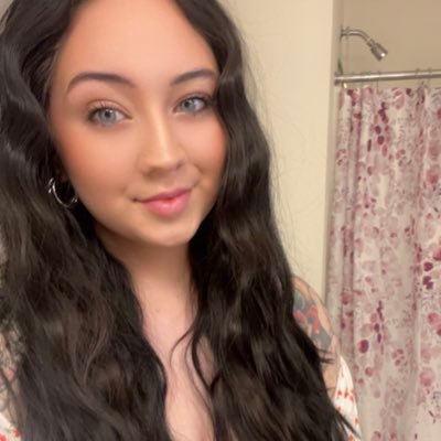 LauraAnnAnsay12's profile picture. 