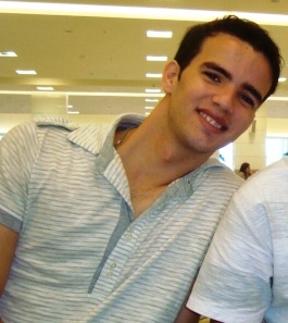 jovem simpático, extrovertido qua  adora fazer novas amizades e viajar. sem falar que sou um desafiador da vida.....gosto muito de novas experiências!!!