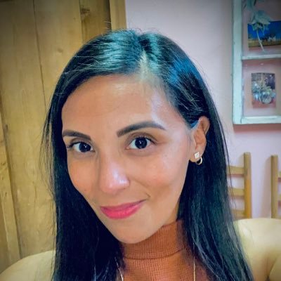 Mayraca33's profile picture. 