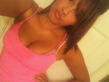 PutThatDickInMe's profile picture. im a bad bitch im bi and i like any colors! fuck wit me! DM me to get dirty