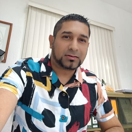 Viendo la vida siempre desde el mejor ángulo. chivas de corazón, bohemio de afición.