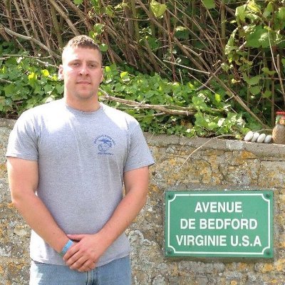 US Marine⛴️/Daddy 💯/Philanthropist ♥️🏖️/Basketball player 🏀/