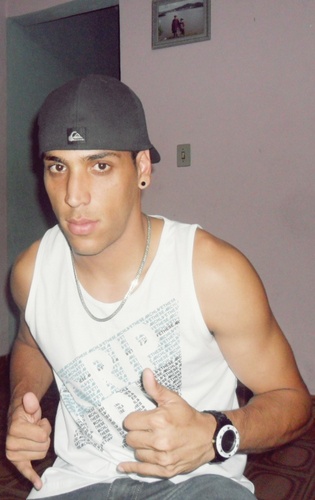 Se a Sua estrela Não Brilha Não tente Apagar a Minha....
Add o orkut : http://t.co/A2pG4q00vX