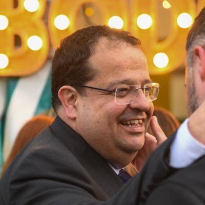 Pare de la Dina, la Savita i la Mayuri. Advocat. Diputat al @parlamentcat. Conseller d'Interior (2021-2024) i alcalde de Vilanova i la Geltrú (2005-2011).