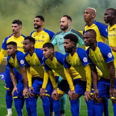 عاشقه العالمي الأستثنائي💙💛🏆 اللي يلوم القلب في حب النصر ، كنه يلوم الارض في حب المطر احبك ي نصر 😌💛💙