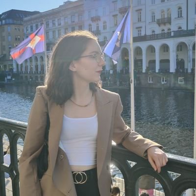 sommereuphorie's profile picture. The only comparing you should be doing, is to be the previous versions of yourself | lvl 25 | she/her | 💫❤