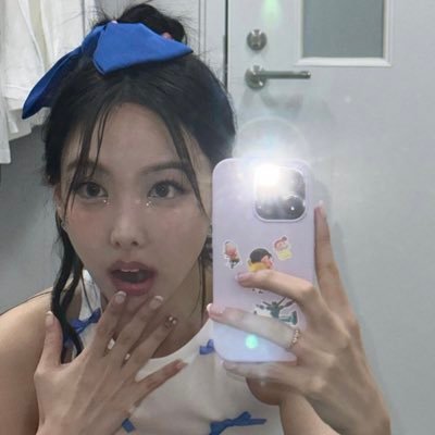 prettypirl's profile picture. 𖠋 @pirlrain ⟢ music, once admitted to the soul, becomes a sort of spirit, and never dies. ── ⋆⋅☆⋅⋆ ── ➳ ♡