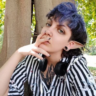 Ser del inframundo al cual le agradan las redes sociales. Disidencia como forma de vida. Agénero, bisexual y poliamoroso.
LG(BT) 🖖👽
(Él/He/Him)