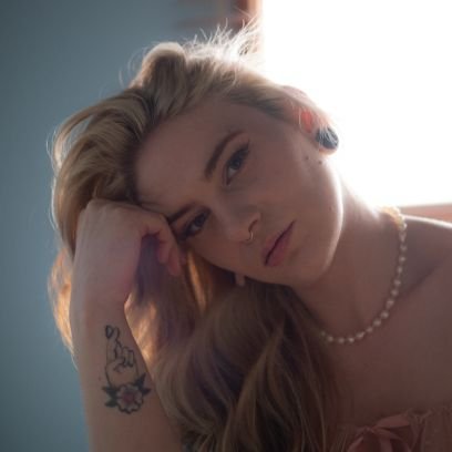 Eastern_muse's profile picture. Kat ♋
art nude model 
geekery