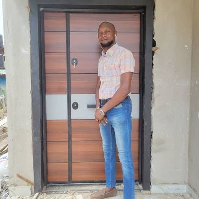 I am a sport and political analyst, a die hard Arsenal and a PDP member.