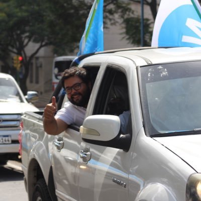 “El mejor catedrático de mi vida es la experiencia, que voy recogiendo a puñetazos con la vida: por las calles, por ahí, caminando, en mi país y fuera de él “.