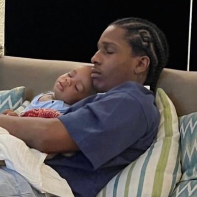 6tinna's profile picture. JD