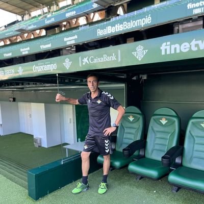 Profesor E.F y Entrenador de Fútbol Nivel 3. Entrenador de Cantera del R. Betis Balompié