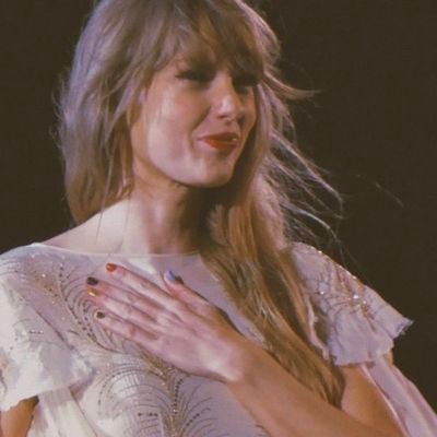 You said it was a great love, one for the ages
But if the story’s over, why am I still writing pages?