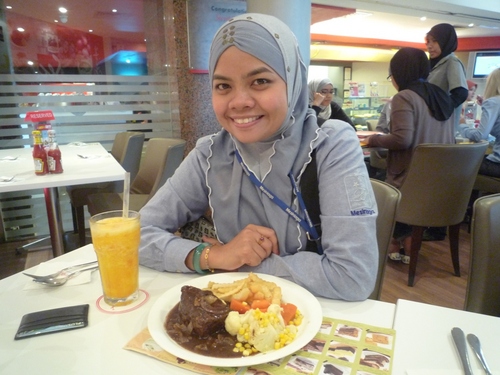 esvlia's profile picture. love to travel mainly islands