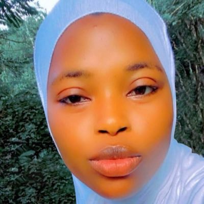 Humble👌 Proudly muslimah Lover of books and creativity Scary, Jovial,Rude sometimes Buh trust me I give the same vibe u give