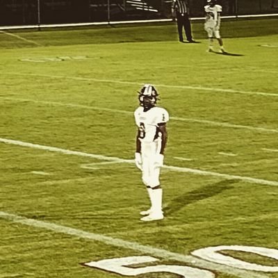 high-school athlete 
#8
football-track-powerlifting
sophomore
5'10 160lbs
cornerback-runningback
email:everettkevin078@gmail.com